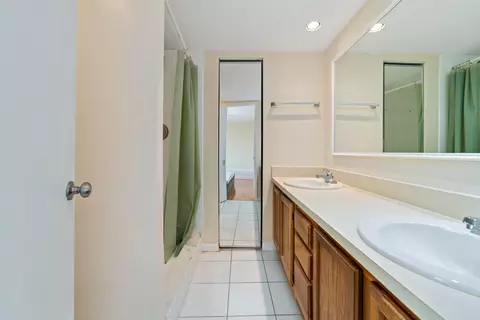 Bath - 5793 SE Windsong Ln, Stuart, FL 34997 photo 1 of 3