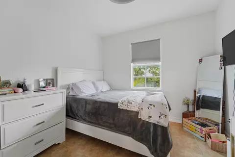 Bedroom - 297 E Bay Cedar Cir, Jupiter, FL 33458 photo 3 of 4