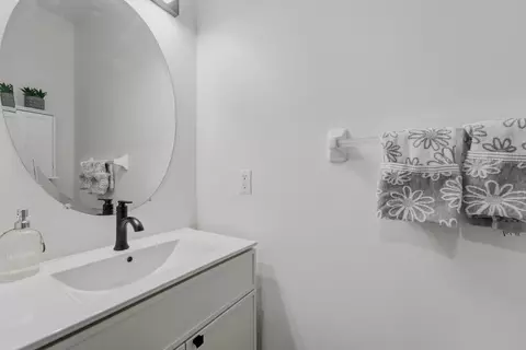 Bath - 297 E Bay Cedar Cir, Jupiter, FL 33458 photo 1 of 7