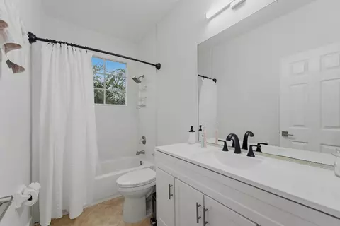 Bath - 297 E Bay Cedar Cir, Jupiter, FL 33458 photo 7 of 7