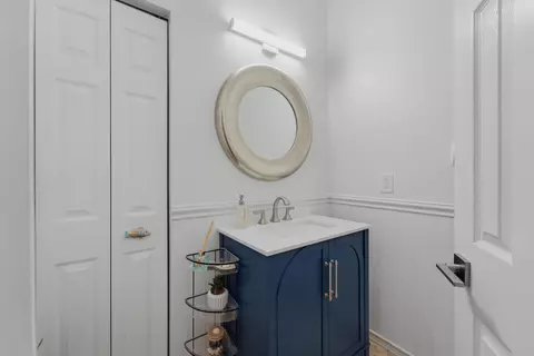 Bath - 297 E Bay Cedar Cir, Jupiter, FL 33458 photo 5 of 7