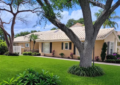 10356 Sunstream Ln, Boca Raton, FL 33428