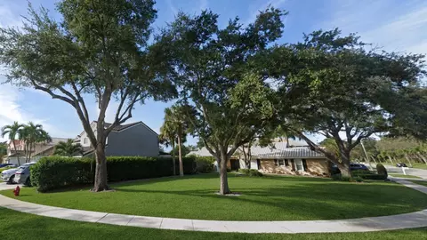 10356 Sunstream Ln, Boca Raton, FL 33428