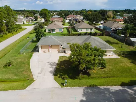 601 Antigua St NE, Palm Bay, FL 32907