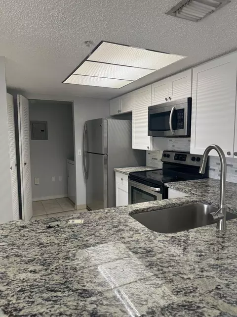 5045 Wiles Rd #308, Coconut Creek, FL 33073
