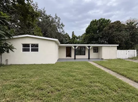 180 SE Serenata Ct, Port Saint Lucie, FL 34983
