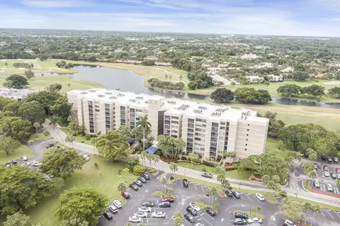 16300 Golf Club Rd #114, Weston, FL 33326