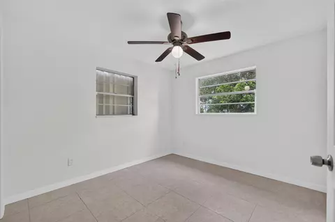 Bedroom - 913 SE 10th St, Stuart, FL 34994 photo 3 of 4