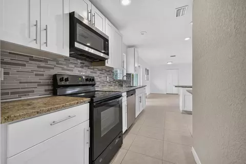 Kitchen - 913 SE 10th St, Stuart, FL 34994 photo 5 of 5