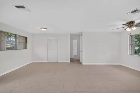 Living - 913 SE 10th St, Stuart, FL 34994 photo 6 of 7