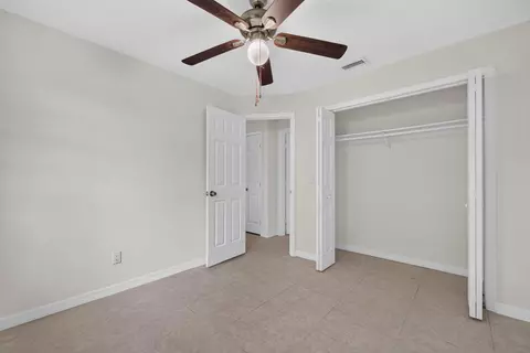 Bedroom - 913 SE 10th St, Stuart, FL 34994 photo 4 of 4