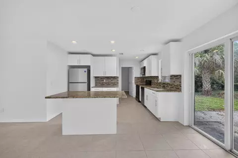 Kitchen - 913 SE 10th St, Stuart, FL 34994 photo 1 of 5