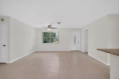 Living - 913 SE 10th St, Stuart, FL 34994 photo 3 of 7