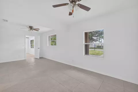 Living - 913 SE 10th St, Stuart, FL 34994 photo 7 of 7