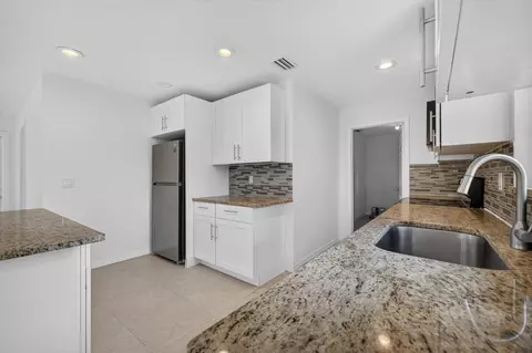 Kitchen - 913 SE 10th St, Stuart, FL 34994 photo 4 of 5