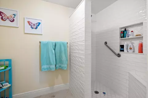 Bath - 3290 SE Aster Ln #D158, Stuart, FL 34994 photo 1 of 4