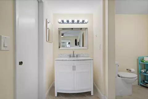 Bath - 3290 SE Aster Ln #D158, Stuart, FL 34994 photo 2 of 4