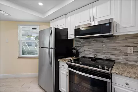 Kitchen - 3290 SE Aster Ln #D158, Stuart, FL 34994 photo 2 of 4