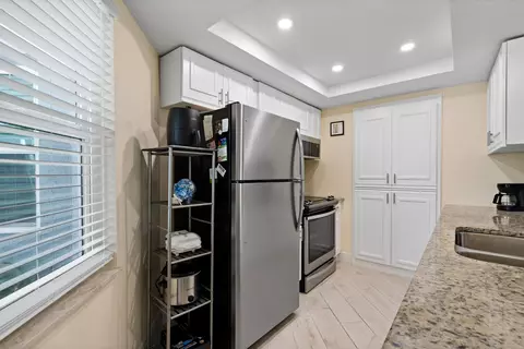 Kitchen - 3290 SE Aster Ln #D158, Stuart, FL 34994 photo 3 of 4
