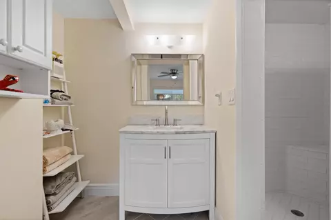 Bath - 3290 SE Aster Ln #D158, Stuart, FL 34994 photo 4 of 4