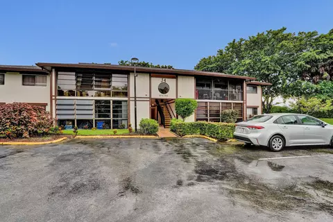 9414 S Belfort Cir #215, Tamarac, FL 33321