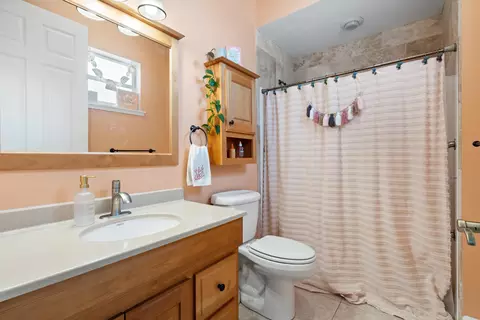 Bath - 5637 SE Major Way, Stuart, FL 34997 photo 2 of 4