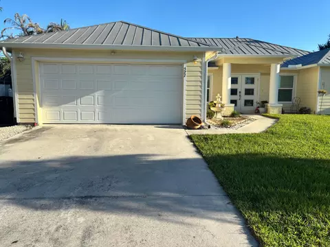 527 NW Avon Ave, Port Saint Lucie, FL 34983
