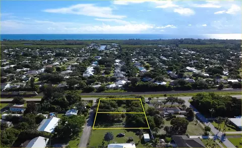 8686 SE Lyons St, Hobe Sound, FL 33455