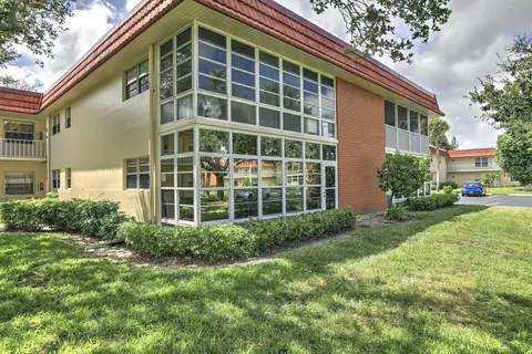 46 Woodland Dr #106, Vero Beach, FL 32962