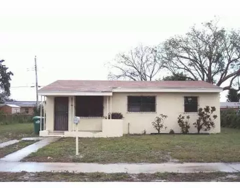 2821 NW 171st St, Miami Gardens, FL 33056