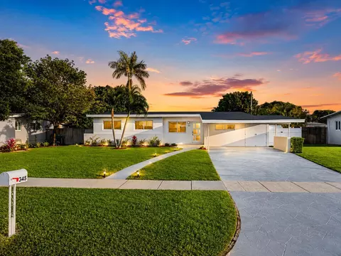 345 Pinehurst Rd, Palm Springs, FL 33461