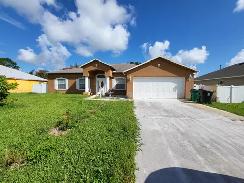 561 SE Walters Ter, Port Saint Lucie, FL 34983