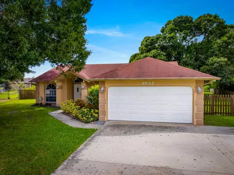 1957 SE Dranson Cir, Port Saint Lucie, FL 34952