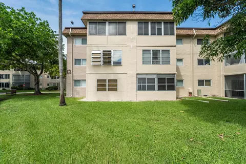 705 Lori Dr #112, Palm Springs, FL 33461