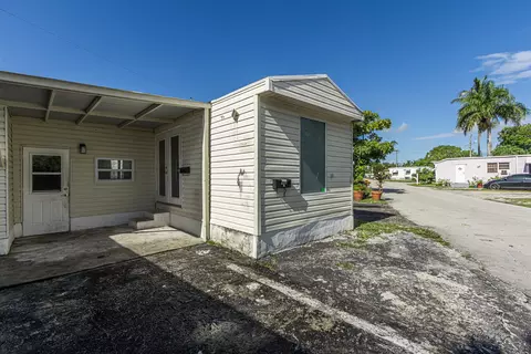 2776 NW 29th Pl, Oakland Park, FL 33311