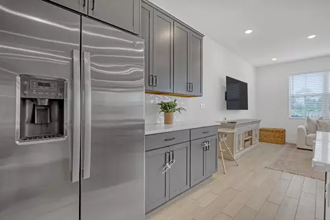 Kitchen - 137 SE Birch Ter, Stuart, FL 34997 photo 4 of 5