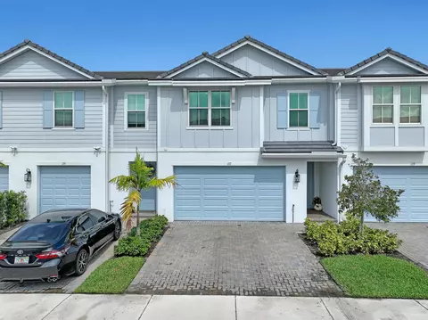 Exterior - 137 SE Birch Ter, Stuart, FL 34997 photo 11 of 12
