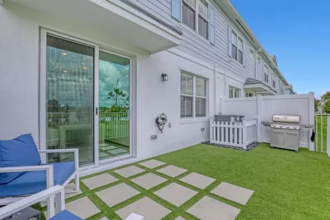 Exterior - 137 SE Birch Ter, Stuart, FL 34997 photo 4 of 12