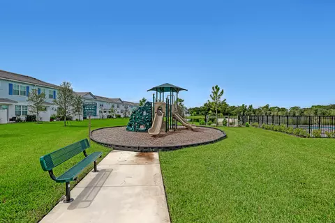 View/Area - 137 SE Birch Ter, Stuart, FL 34997 photo 5 of 16