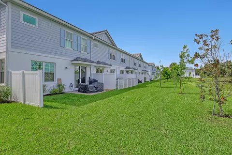 Exterior - 137 SE Birch Ter, Stuart, FL 34997 photo 7 of 12