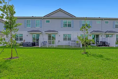 Exterior - 137 SE Birch Ter, Stuart, FL 34997 photo 6 of 12