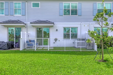 Exterior - 137 SE Birch Ter, Stuart, FL 34997 photo 5 of 12