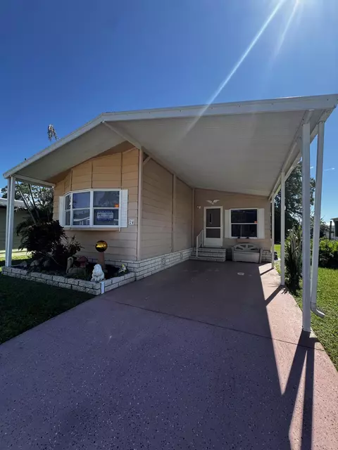 24 Flores Del Norte, Fort Pierce, FL 34951