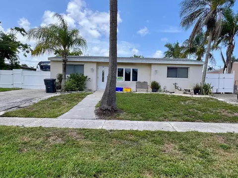591 Tallulah Rd, Lake Worth, FL 33462