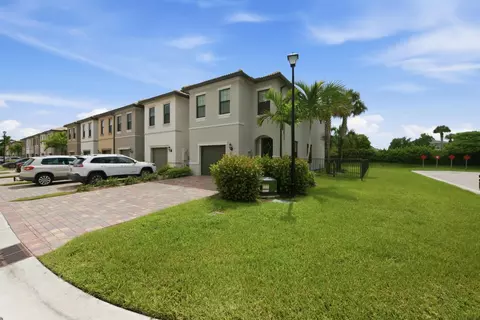 8672 Escue St, Lake Worth, FL 33467