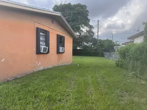 Exterior - 555 Harem Ave, Opa Locka, FL 33054 photo 3 of 6