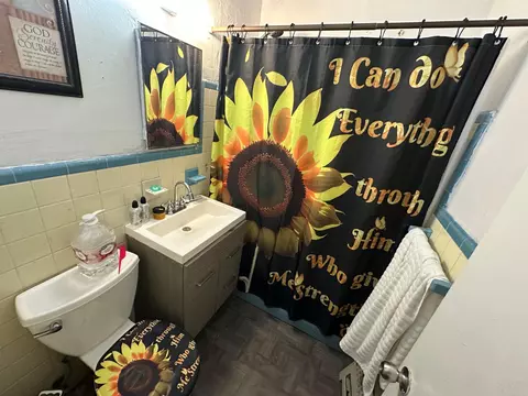 Bath - 555 Harem Ave, Opa Locka, FL 33054 photo 1 of 1