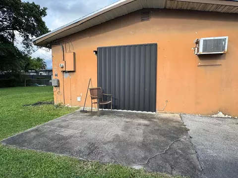 Exterior - 555 Harem Ave, Opa Locka, FL 33054 photo 6 of 6