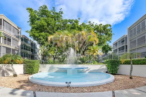 6731 Cypress Rd #205, Plantation, FL 33317
