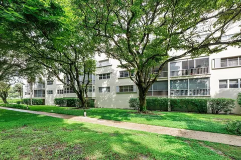 6731 Cypress Rd #205, Plantation, FL 33317